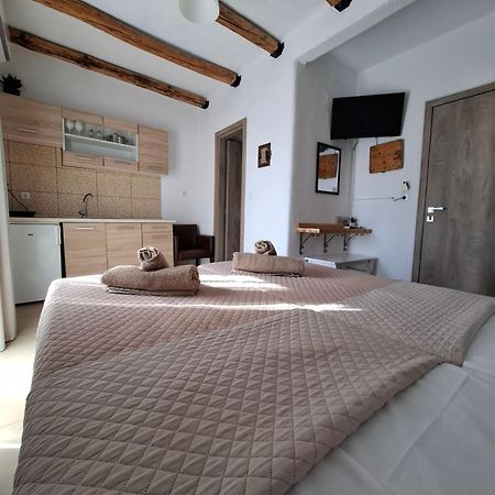 Mariza Apartments -Studios Ханиоти Экстерьер фото