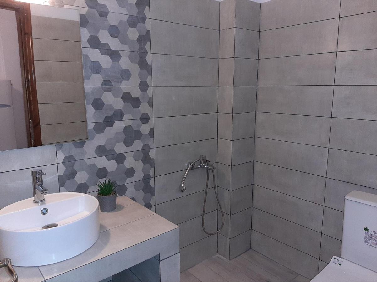 Mariza Apartments -Studios Ханиоти Экстерьер фото