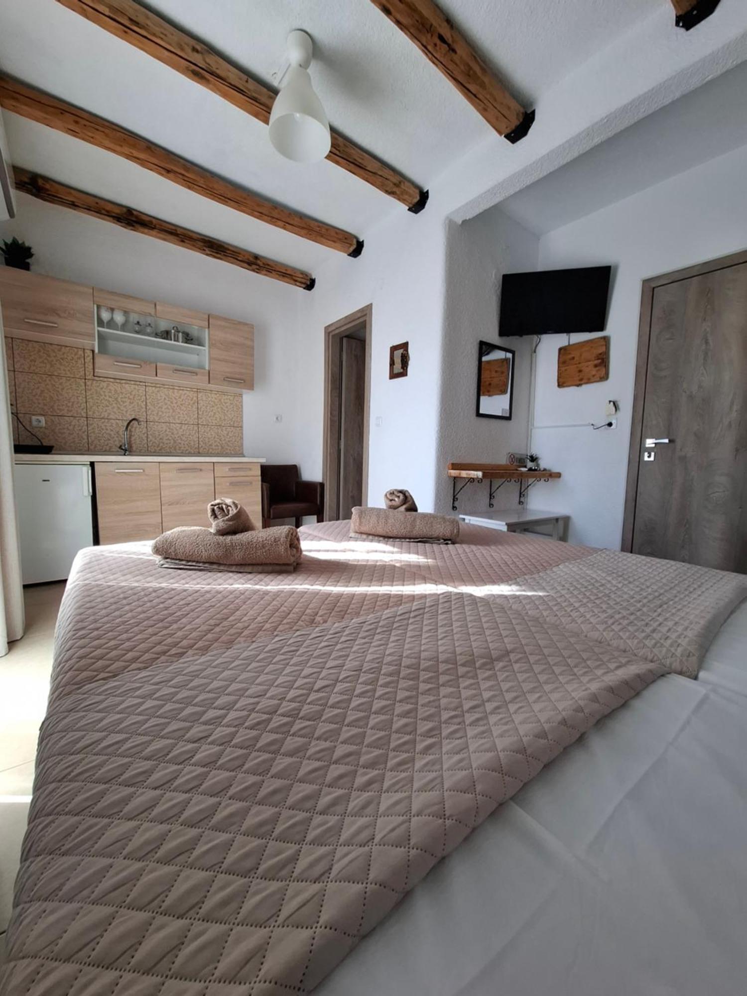 Mariza Apartments -Studios Ханиоти Экстерьер фото